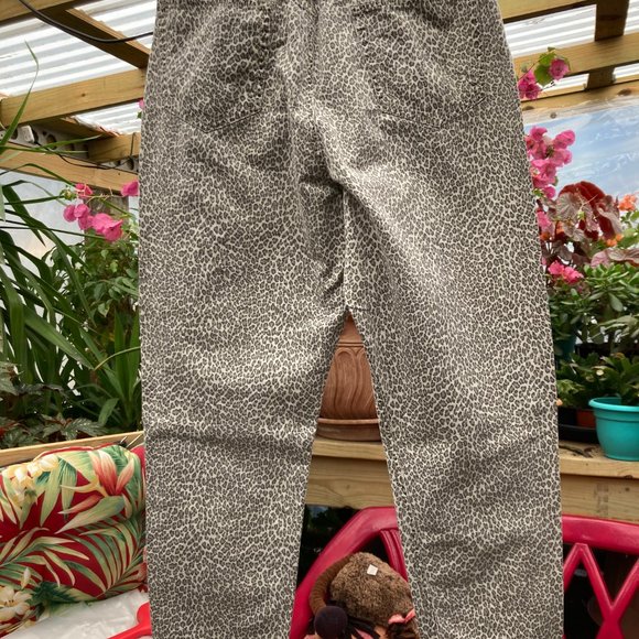 Liz Claiborne Cheeta Print Jacket and Pant Set, Petites Size 8 - Picture 6 of 6